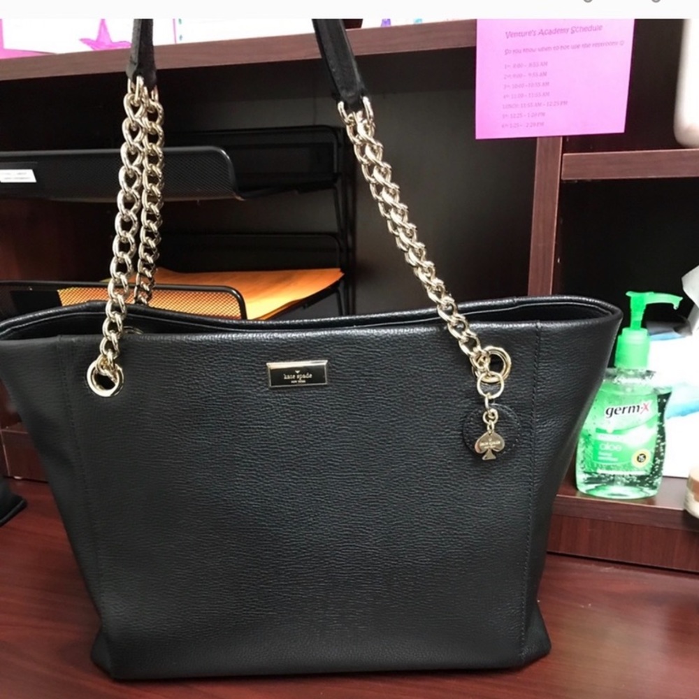 Kate spade tote in excellent condition!